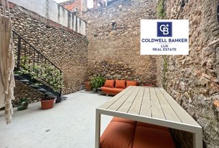 D�plex  N/a. El apartamento consta con una vivienda en la primera planta refo