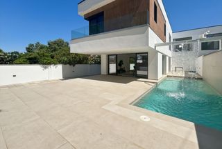 House  N/a. Villa de nueva construcción, terminada a finales de 2024 o princ