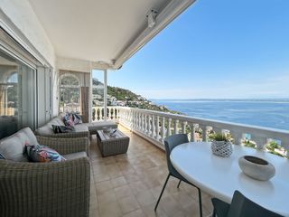 Piso  N/a. Situado en la última planta, este apartamento de unos 85 m const