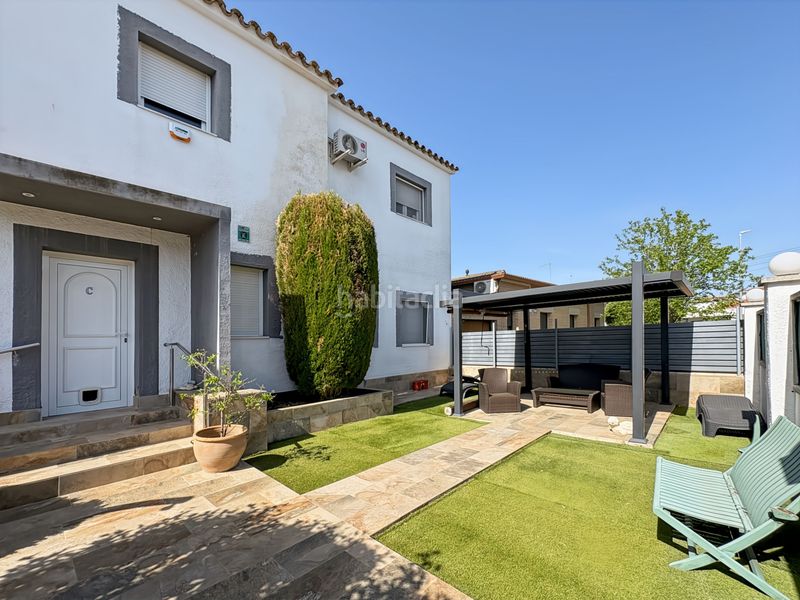 Foto 2a9ff228-d4d9-4797-ad25-67c5c60cbee3. Casa amb calefacció aparcament piscina a Peni Empuriabrava