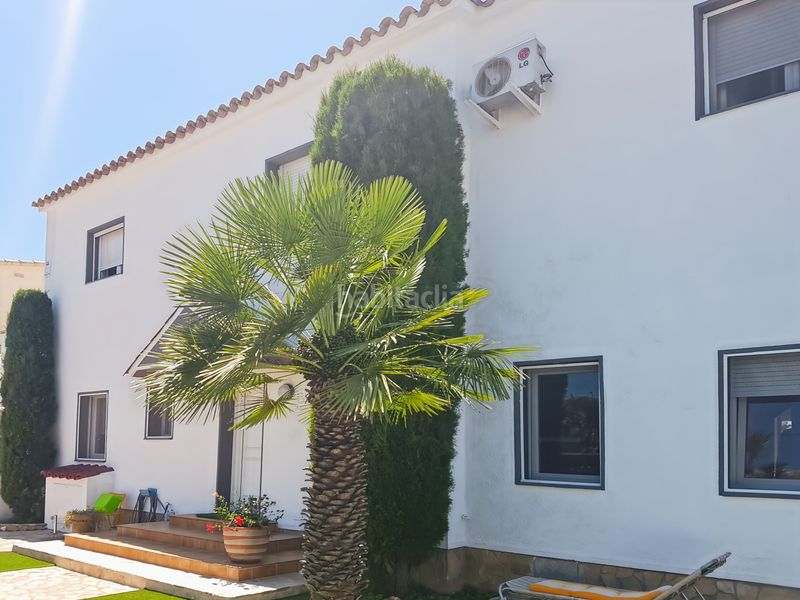 Foto 7af07ab8-b482-4e42-98f2-517ef5aab580. Casa amb calefacció aparcament piscina a Peni Empuriabrava
