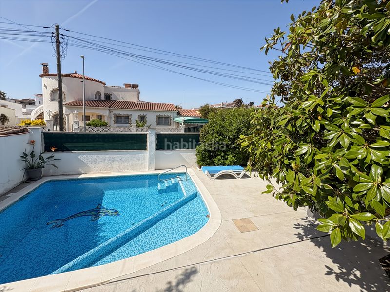 Foto e809ea22-6537-4abc-902d-065f44968eb1. Casa amb calefacció aparcament piscina a Peni Empuriabrava