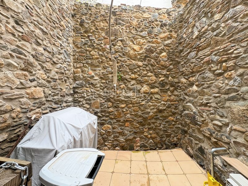 Foto 5090a07e-56b8-49fb-a224-0f19b6526f59. Casa adossada amb calefacció a Garriguella