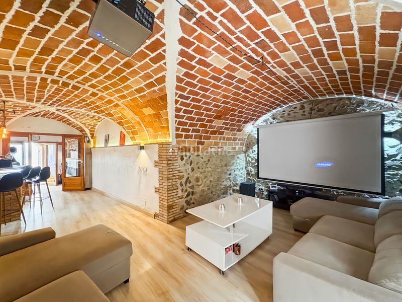 Foto b3d57b0b-d883-48e8-b45f-222257b1f50b. Casa adossada amb calefacció a Garriguella
