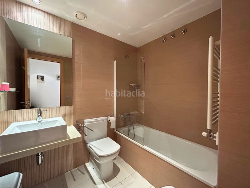 Foto c582f101-ca0c-4983-b7a8-ebd4f07c8ee2. Pis amb calefacció aparcament a Centre Roses