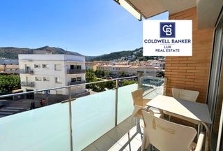 Appartement  N/a. En pleno centro de roses, a 500 metros de la playa, con plaza de