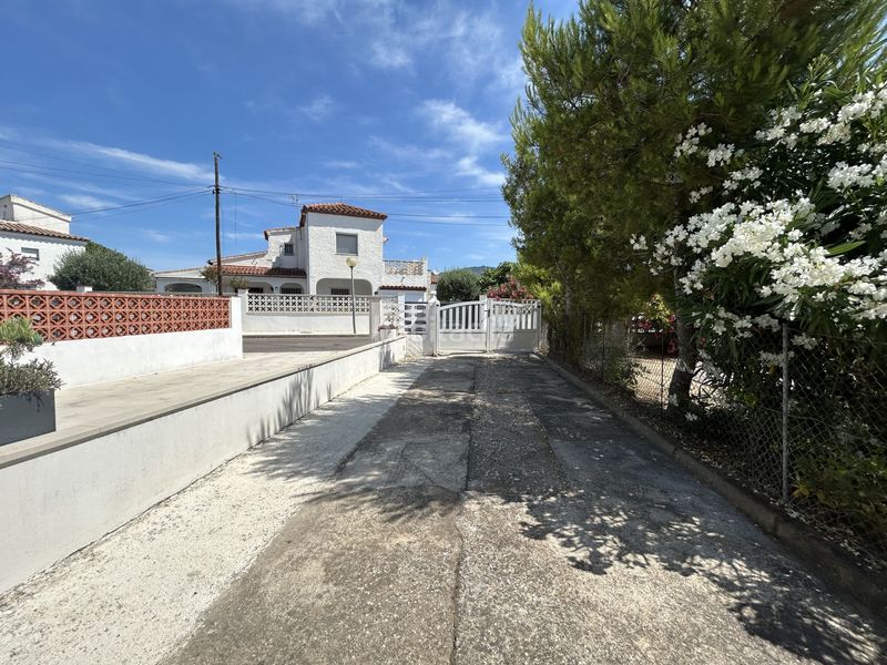 Foto c9a3671e-c52a-4d70-b536-b285d817e2c7. Casa adossada amb calefacció aparcament a Santa Margarida Roses