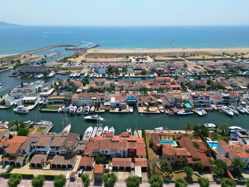 Foto 287b1a7e-f984-4c40-aa7b-870efa38a2b3. Casa a schiera con riscaldamento parcheggio in Salins - Cavall de Mar Empuriabrava
