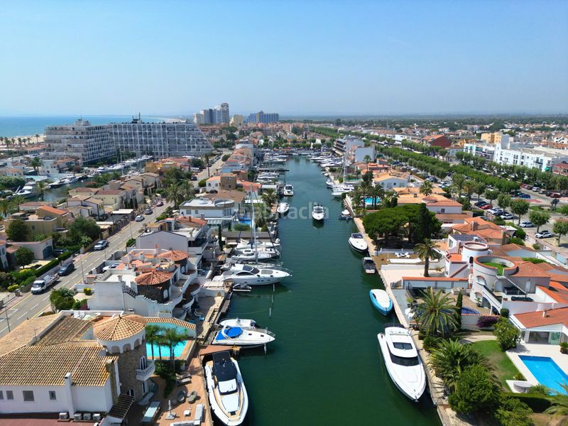 Foto 569d57dd-06b8-4621-aa4c-7442e9e55e81. Casa a schiera con riscaldamento parcheggio in Salins - Cavall de Mar Empuriabrava