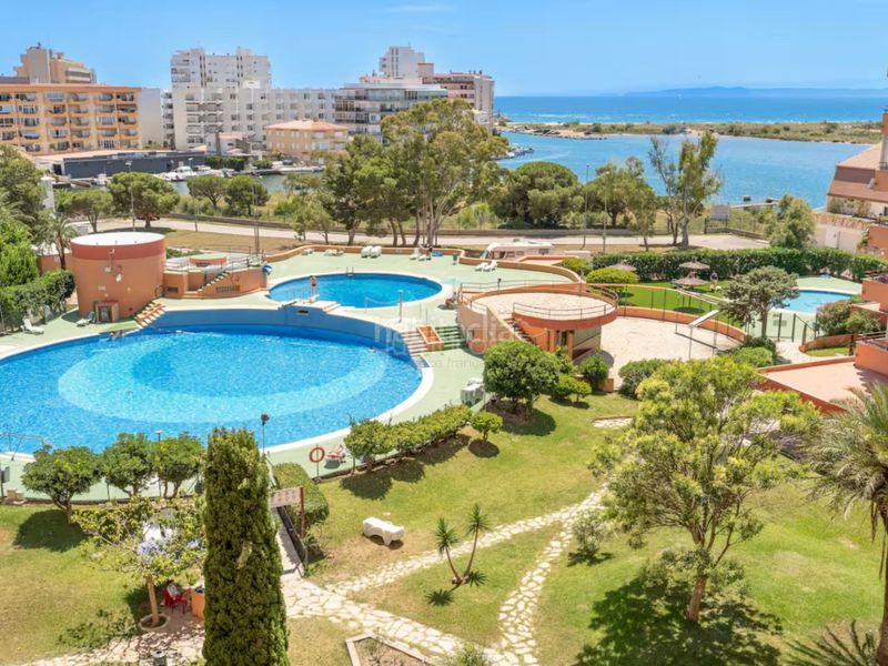 Foto cdabd57d-fe66-4e4b-8a12-c886719af473. Flat with heating pool in Santa Margarida Roses