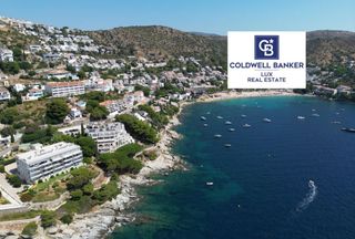 Pis  N/a. Precioso y lujoso apartamento con vistas al mar y acceso directo