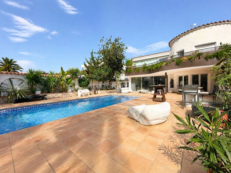 Foto 73b006bc-68d6-4553-9f8e-fffa2d014c63. Casa amb calefacció aparcament piscina a Tordera - Fluvià - Llobregat Empuriabrava