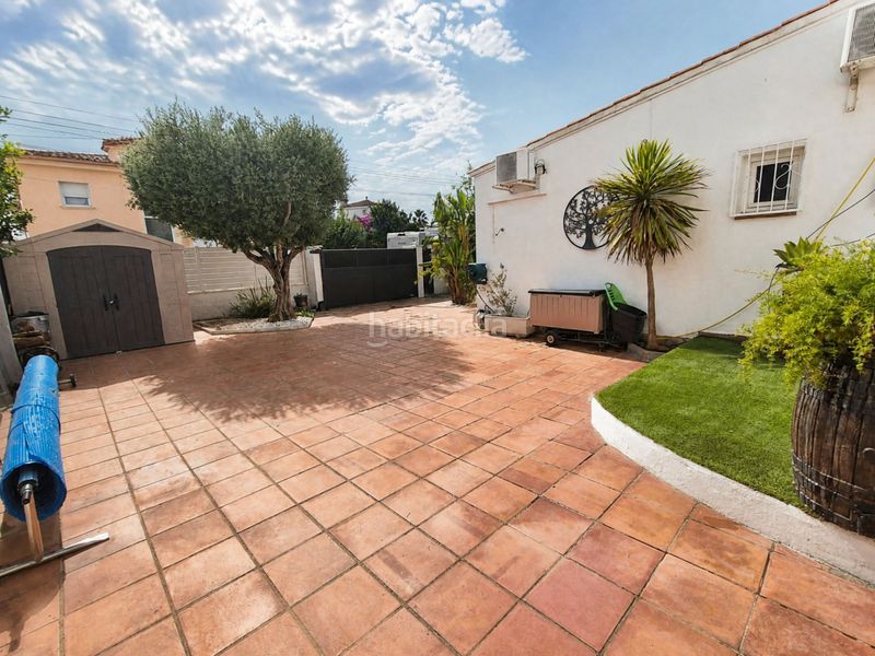 Foto f49fe384-b222-4a54-b191-6cc361b52312. Casa amb calefacció aparcament piscina a Peni Empuriabrava
