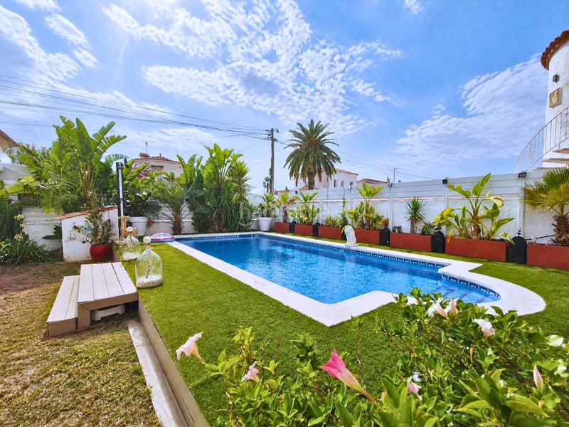 Foto fc778dc0-db88-4d56-b013-10346a041ebc. Casa amb calefacció aparcament piscina a Peni Empuriabrava