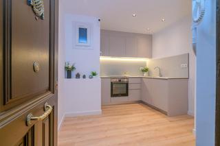 Appartement  Carrer rocafort. Oportunidad única en eixample! piso reformado en rocafort con av