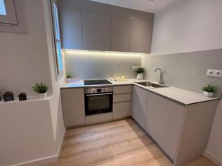 Piso  Carrer rocafort. Oportunidad única en eixample! piso reformado en rocafort con av