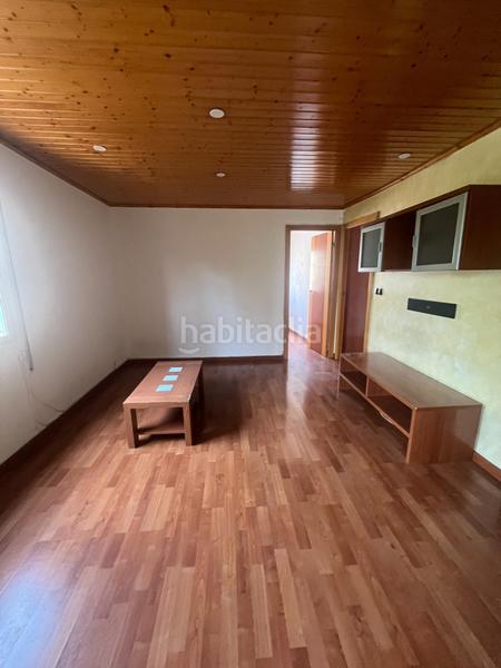 Foto bce549bc-7cdf-43d4-b9be-5109141f7be6. Piso centro, 3 habitaciones antes 4 , todo exterior en Ripollet