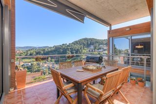 Haus in Vallirana. Casa en vallirana con 3 terrazas, vistas abiertas, placas solare