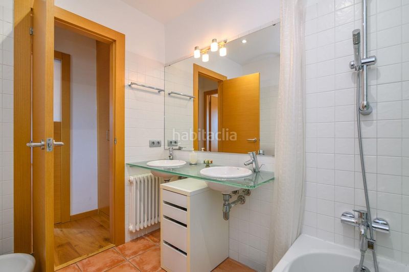 Foto 34d1c1a7-2a97-4117-843f-053fb9657f5c. Casa amb aparcament a Vallirana
