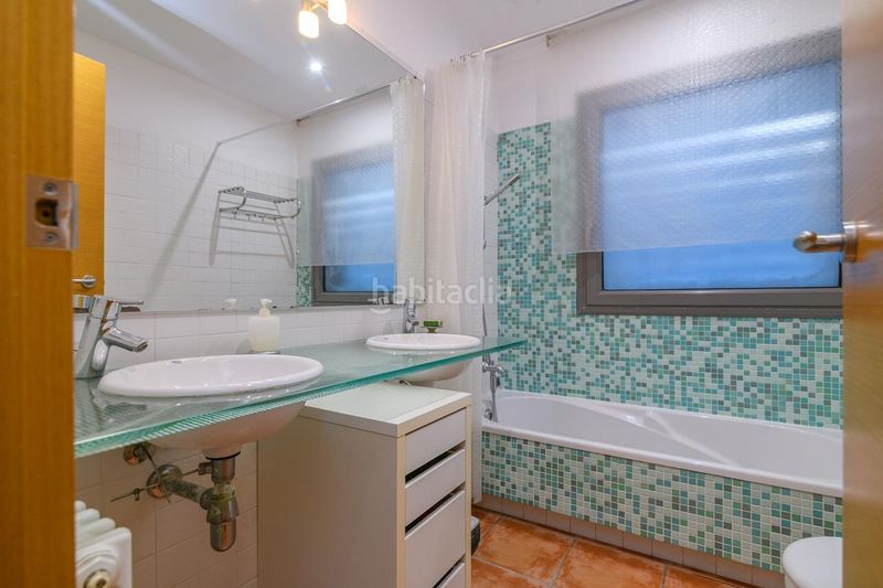 Foto 50283ad6-14d6-4970-a09a-ff112e38852b. Casa amb aparcament a Vallirana