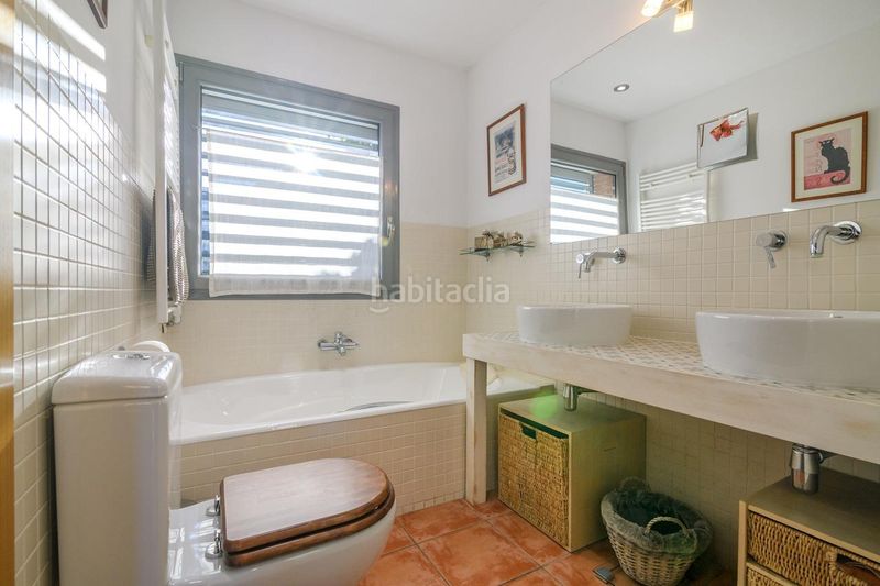Foto 594bde75-52f0-410e-a54f-55eb2a7fcbb5. Casa amb aparcament a Vallirana