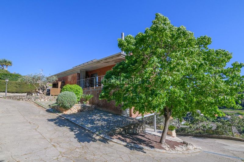 Foto a69cb0ad-46f0-43bf-8cb7-7d2201a1518f. Casa amb aparcament a Vallirana