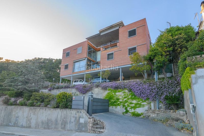Foto caff395b-1eee-4f59-805a-80db9a1730b9. Casa amb aparcament a Vallirana