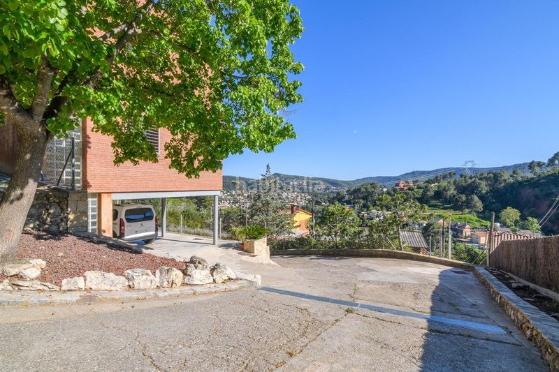 Foto d9142b75-c6e0-452b-ab7a-0c8f6a48b277. Casa amb aparcament a Vallirana