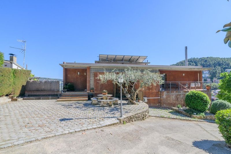 Foto e64cd568-8678-47c4-9e24-fb6695b3c3de. Casa amb aparcament a Vallirana