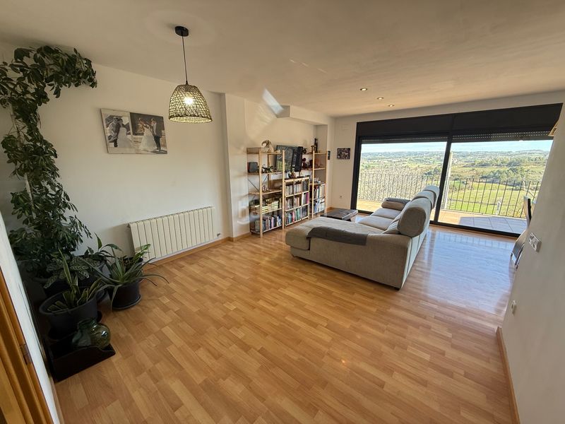 Foto 694c56ae-a416-414e-9b5a-c48aff4751a6. Casa adossada amb xemeneia calefacció aparcament a Ribera d´Ondara