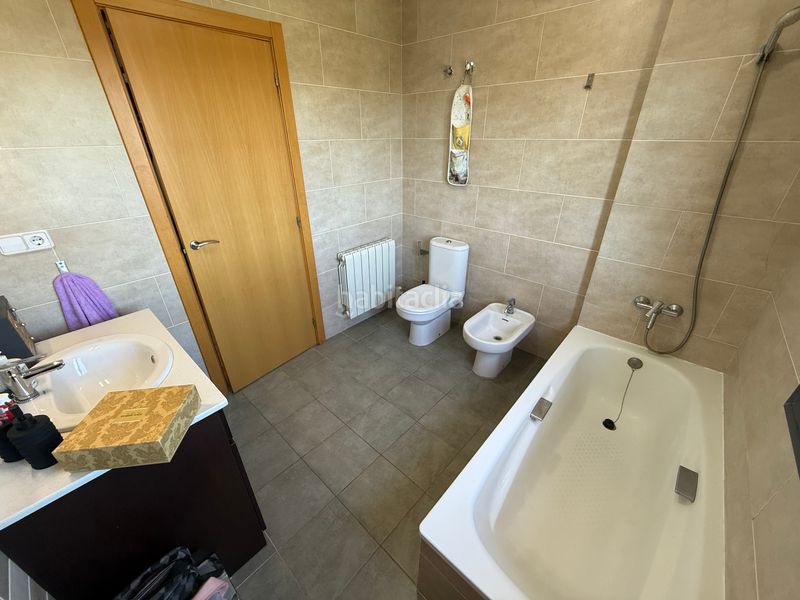 Foto dba4815a-1f98-4f7b-b595-4cdecce76caf. Casa adossada amb xemeneia calefacció aparcament a Ribera d´Ondara