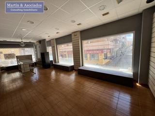 Locale commerciale in ALCALDE PROSPERO CASTAÑO 1