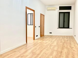 Business premise in Centre. Local de imagen impecable