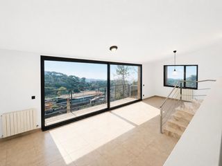 Chalet in Can Massuet del Far. Casa con ascensor privado, jardín y terrazas en can massuet del