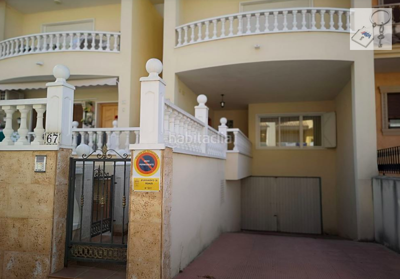 Foto 4a85ce35-5759-40d5-9694-360582c756c0. Aparcament cotxe a Rojales