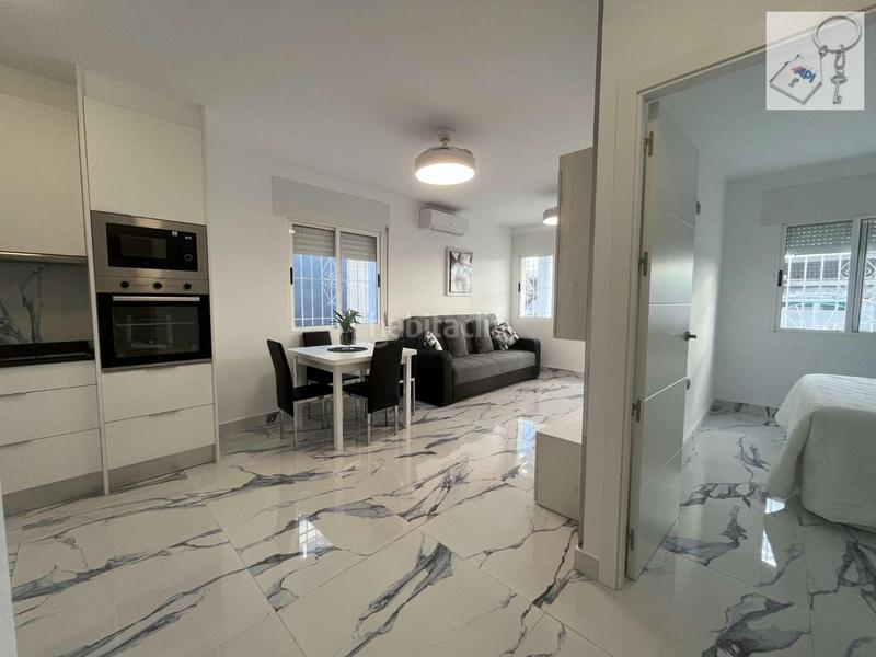 Foto 373f295f-9d9f-4d92-baab-ddcd3c3f4a69. Casa amb aparcament a Zona Carrefour - Urbanizaciones Torrevieja