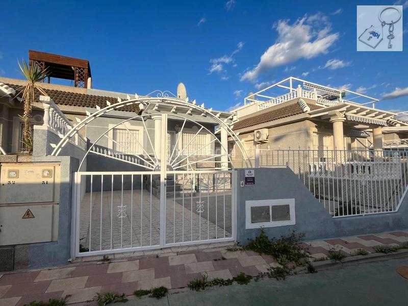 Foto ad709120-0290-4d85-8cbe-38ec0131d5e9. Casa amb aparcament a Zona Carrefour - Urbanizaciones Torrevieja