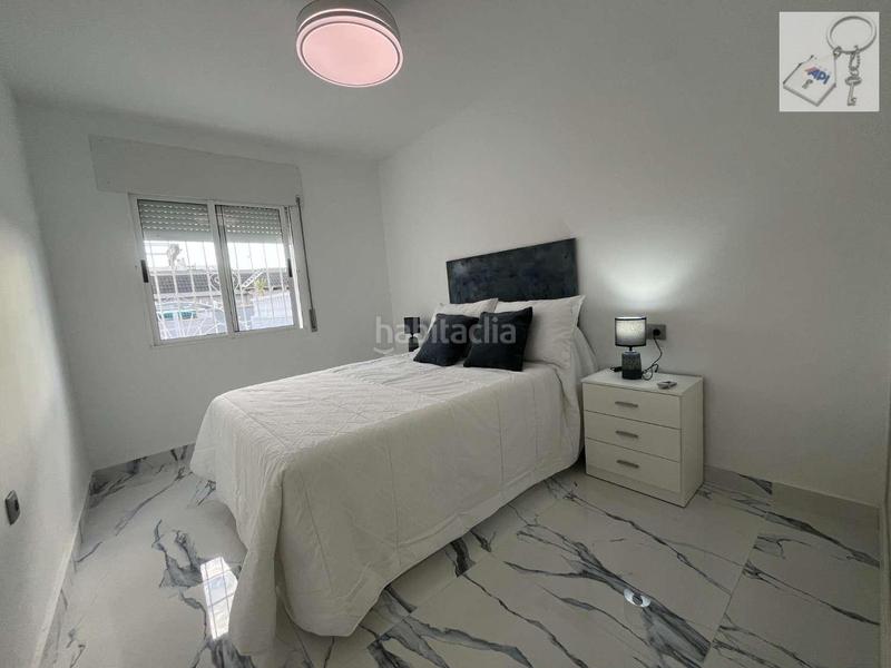 Foto b6289680-ff5b-41b5-85c5-338850ca1e97. Casa amb aparcament a Zona Carrefour - Urbanizaciones Torrevieja