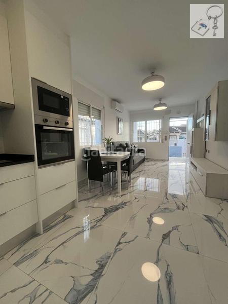 Foto cf243044-5638-43cd-8e54-8da20a0f37bb. Casa amb aparcament a Zona Carrefour - Urbanizaciones Torrevieja