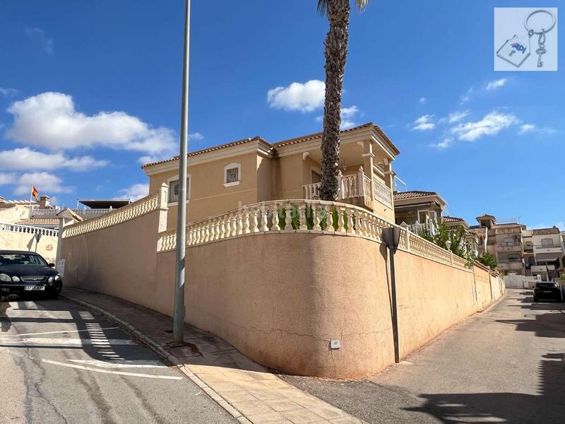 Foto d03d30ff-4d7f-4486-93a0-6418580ead12. Casa amb aparcament a Villamartín-Las Filipinas Orihuela