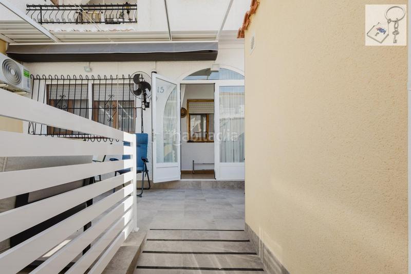 Foto 05c5da6d-c1f3-4592-a590-9f238a3bab60. Maison avec piscine dans Playa de los Náufragos Torrevieja