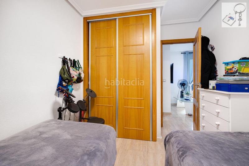 Foto dafe2735-8dd1-4d37-85cb-d65bf162ee3b. Apartament amb piscina a Antonio Machado Torrevieja