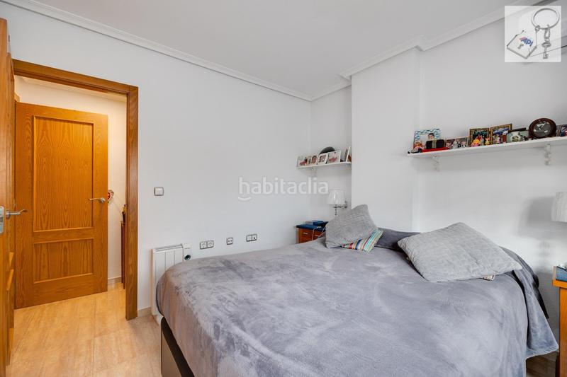 Foto e8469d15-e7d7-44b0-b933-c209c5f155fd. Apartament amb piscina a Antonio Machado Torrevieja