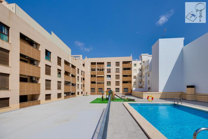 Foto fe56a97a-2d8e-4fa4-80a6-21f2626c9777. Apartament amb piscina a Antonio Machado Torrevieja