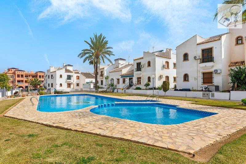 Foto b66fd4ef-451f-4160-85d3-aedae12608fa. Attico con piscina in Los Almendros Orihuela