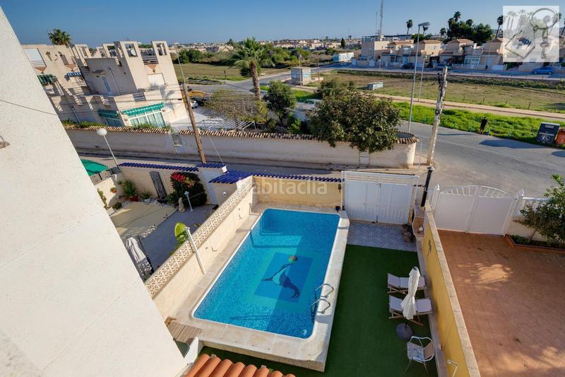 Foto 0fca1e8d-3a0a-4d7a-a637-ddd42dd8e0d9. Casale con piscina in Zona Carrefour - Urbanizaciones Torrevieja