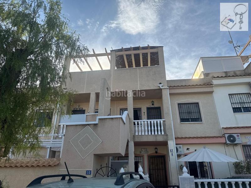 Foto b7b3bae9-8962-4356-b614-d843d09c8bef. House with pool in La Florida Orihuela