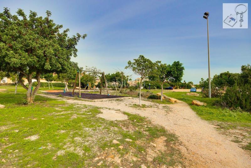 Foto 3c1e22be-6110-4a54-bd89-fdbf5180f804. Chalet con piscina in La Florida Orihuela