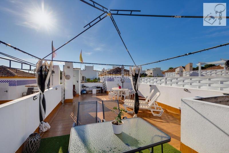 Foto e326e556-ea85-42e8-b1b6-fd63999bb9ea. Casa con piscina in La Florida Orihuela