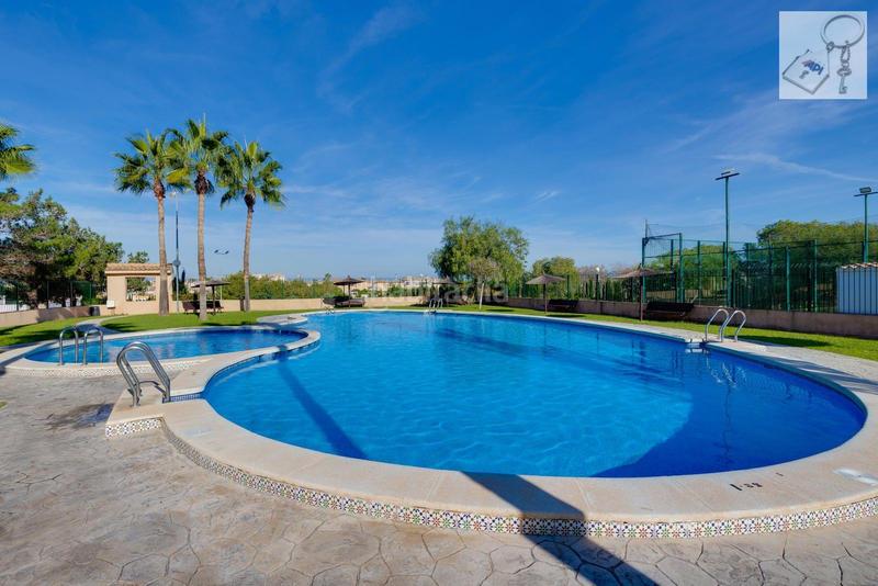 Foto a1d91ea6-a561-4073-90a4-428d600e3369. Haus mit pool in La Florida Orihuela